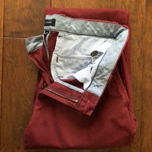 Tommy Hilfiger custom fit chino in burgundy.